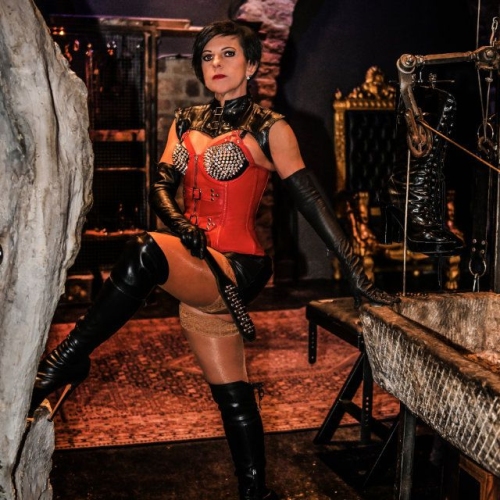 Lady Dana - Foto 14 von 77