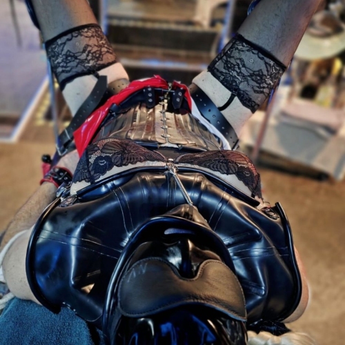 Latex Ästhetik - Foto 18 von 23