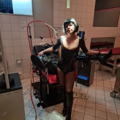 Bizarräztin Lady Dana - Foto 14 von 22