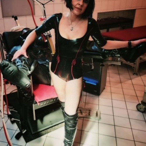Bizarräztin Lady Dana - Foto 11 von 22
