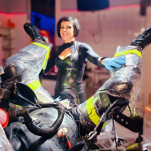 Bizarräztin Lady Dana - Foto 2 von 18